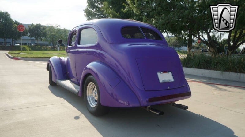 1937 Ford Deluxe