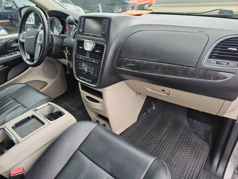 2016 Chrysler Town and Country Touring