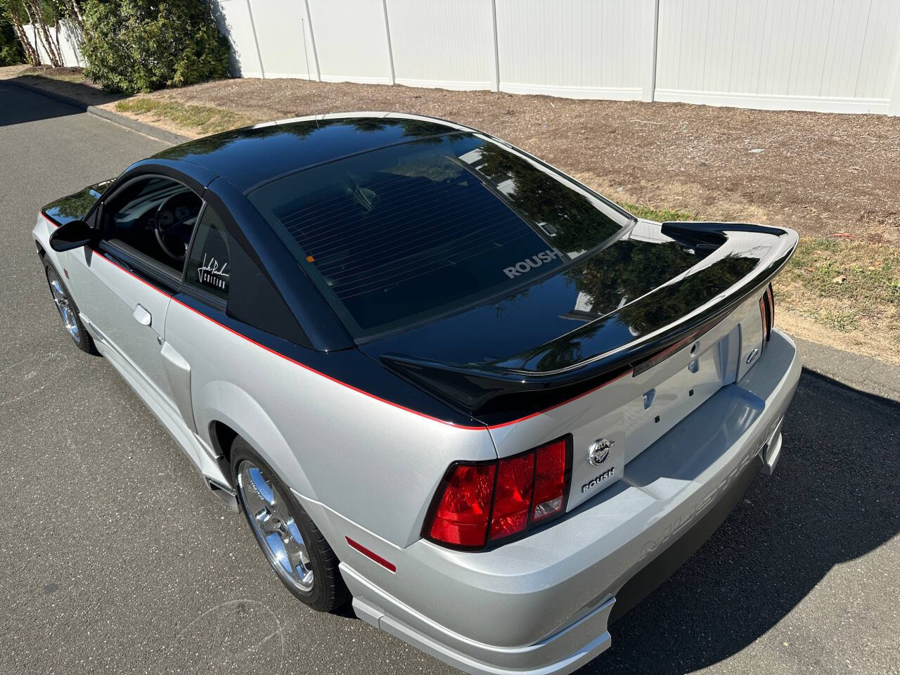 2004 Ford Mustang 11