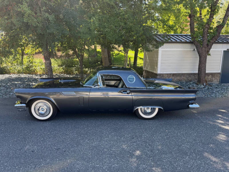 1957 Ford Thunderbird
