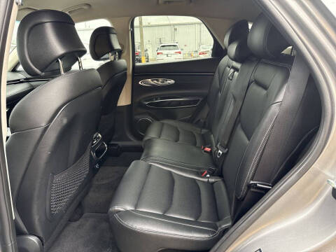 2025 Genesis GV70 2.5T Standard