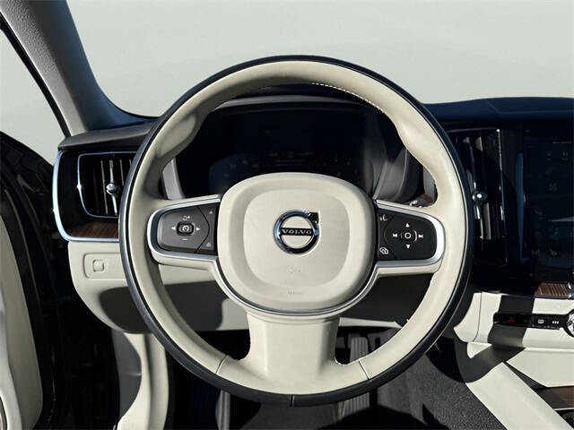 2021 Volvo XC60 T5 Momentum