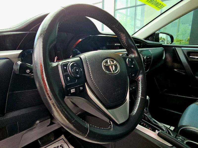 2015 Toyota Corolla null photo 12