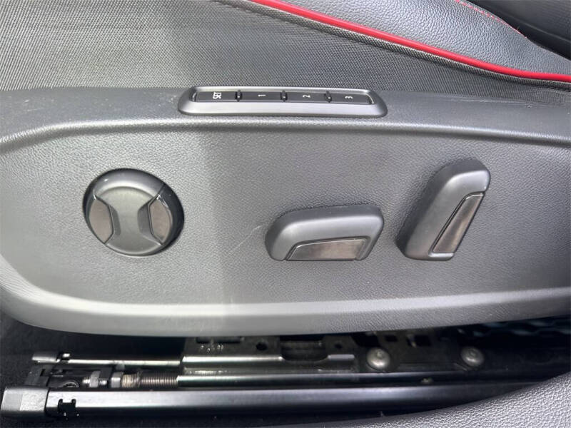 2024 Volkswagen Golf GTI SE