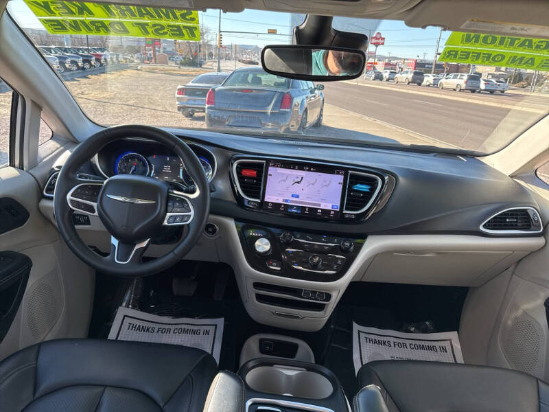 2024 Chrysler Pacifica Touring L