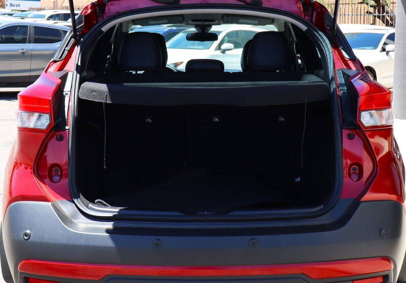 2020 Nissan Kicks SR
