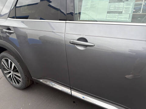 2025 Nissan Pathfinder Platinum