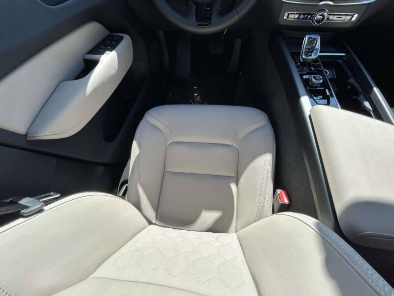 2026 Volvo XC60 B5 Core