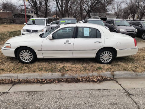 2004 Lincoln Town Car for sale at D and D Auto Sales in Topeka KS