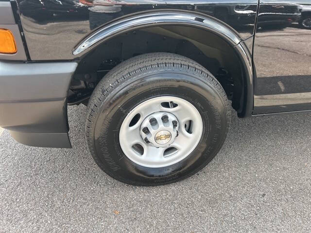 2025 Chevrolet Express 2500