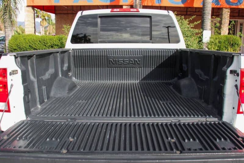 2013 Nissan Titan SV