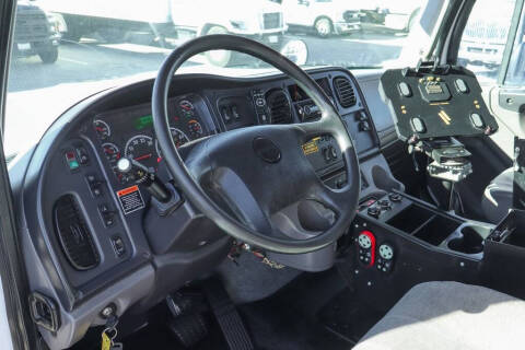2016 Freightliner M2 106