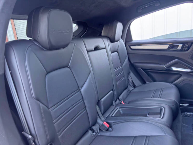 2021 Porsche Cayenne Turbo S E-Hybrid Coupe