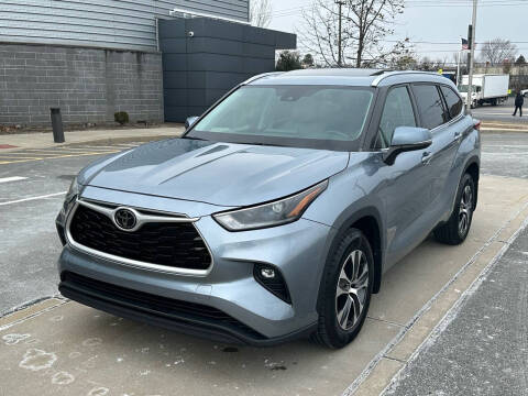 2021 Toyota Highlander for sale at Bavarian Auto Gallery in Bayonne NJ