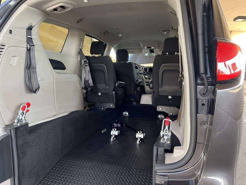 2022 Chrysler Voyager LX