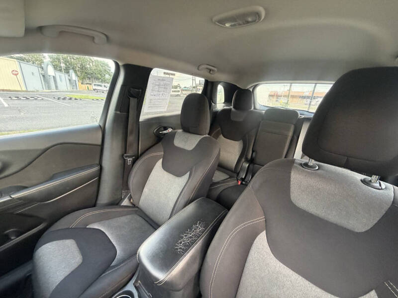 2016 Jeep Cherokee Sport