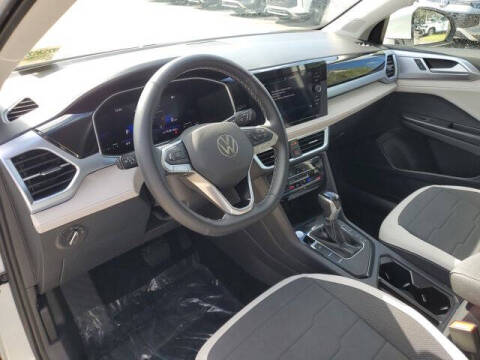 2025 Volkswagen Taos SE