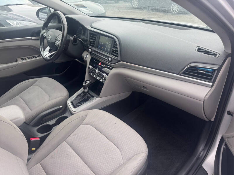 2019 Hyundai Elantra SE
