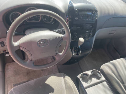 2004 Toyota Sienna CE 7 Passenger
