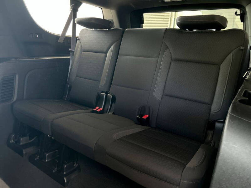 2023 Chevrolet Suburban LS