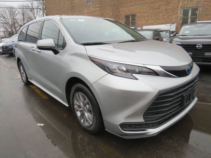 2025 Toyota Sienna LE 8-Passenger