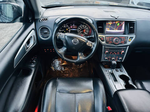 2017 Nissan Pathfinder SL