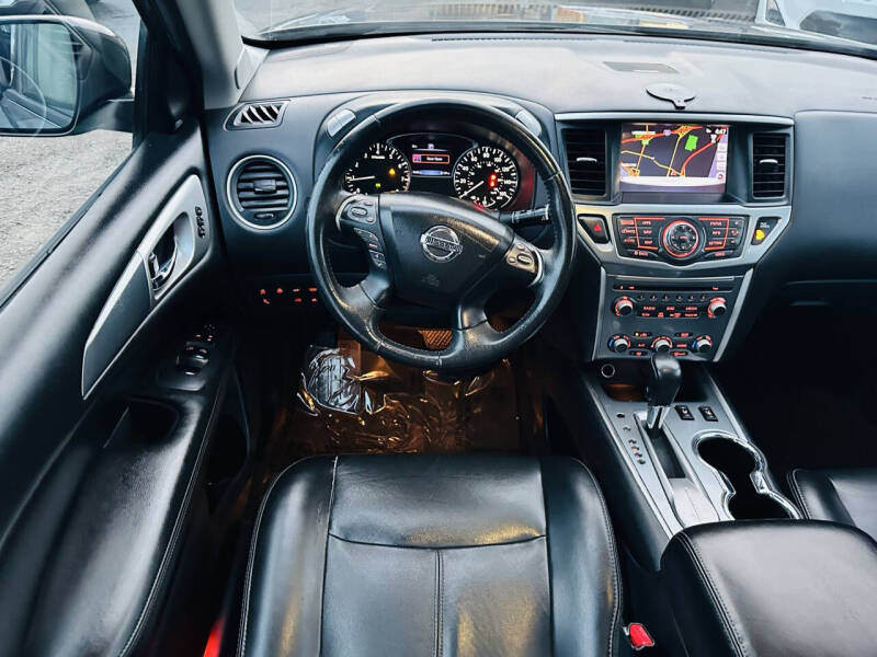 2017 Nissan Pathfinder SL