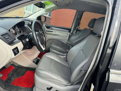 2011 Volkswagen Routan SE