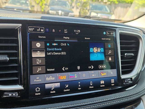 2024 Chrysler Pacifica Plug-In Hybrid Select