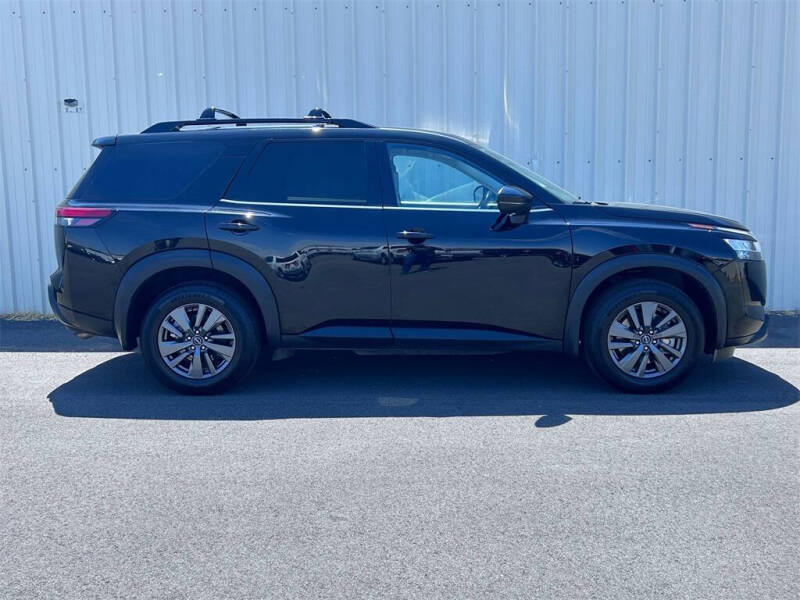 2022 Nissan Pathfinder SV