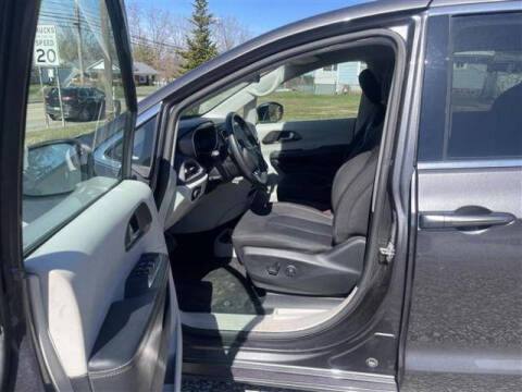 2020 Chrysler Voyager LX