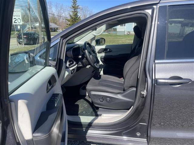 2020 Chrysler Voyager LX