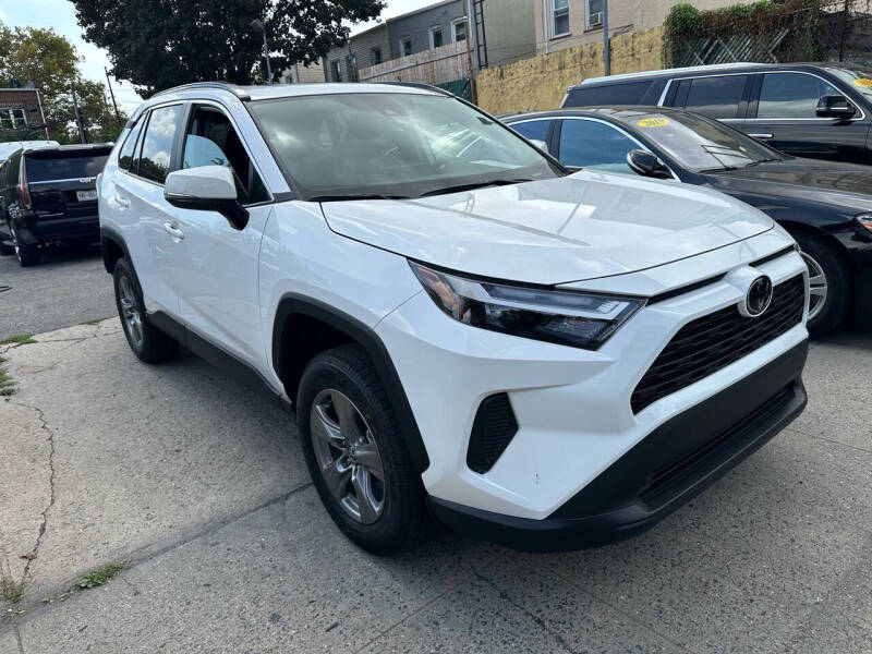 Used 2024 Toyota RAV4 XLE with VIN 2T3W1RFV0RC283508 for sale in Brooklyn, NY