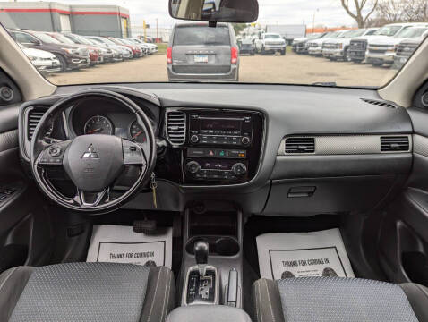 2016 Mitsubishi Outlander ES