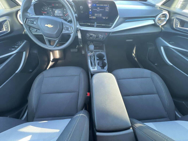 2025 Chevrolet Trax LS