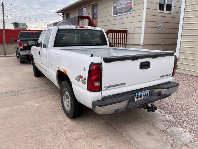 2004 Chevrolet Silverado 1500 LS photo 2