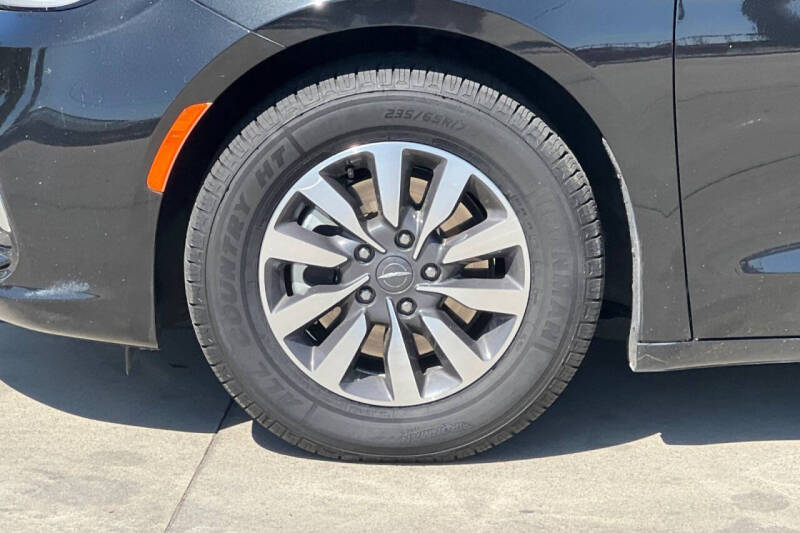 2024 Chrysler Pacifica Plug-In Hybrid Select