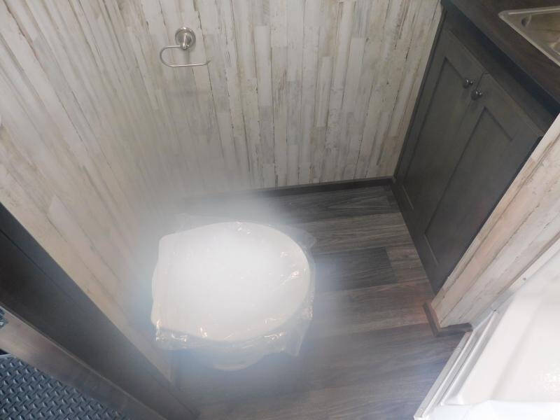 2025 Cargo Mate Eliminator SS 34' Full Bathroo