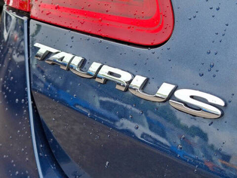 2017 Ford Taurus SE