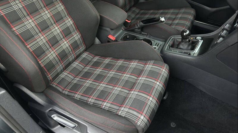 2017 Volkswagen Golf GTI Sport