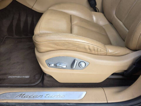 2016 Porsche Macan Turbo