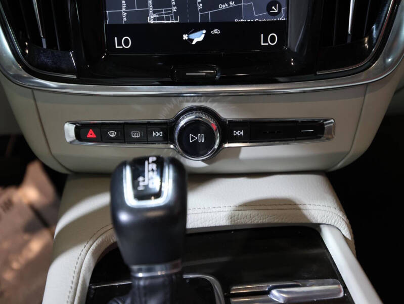 2018 Volvo S90 T5 Momentum