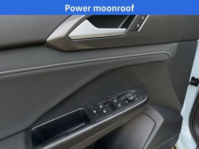 2026 Volkswagen Taos SE Black