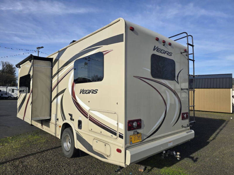 2017 Ford E-Series E-450 SD