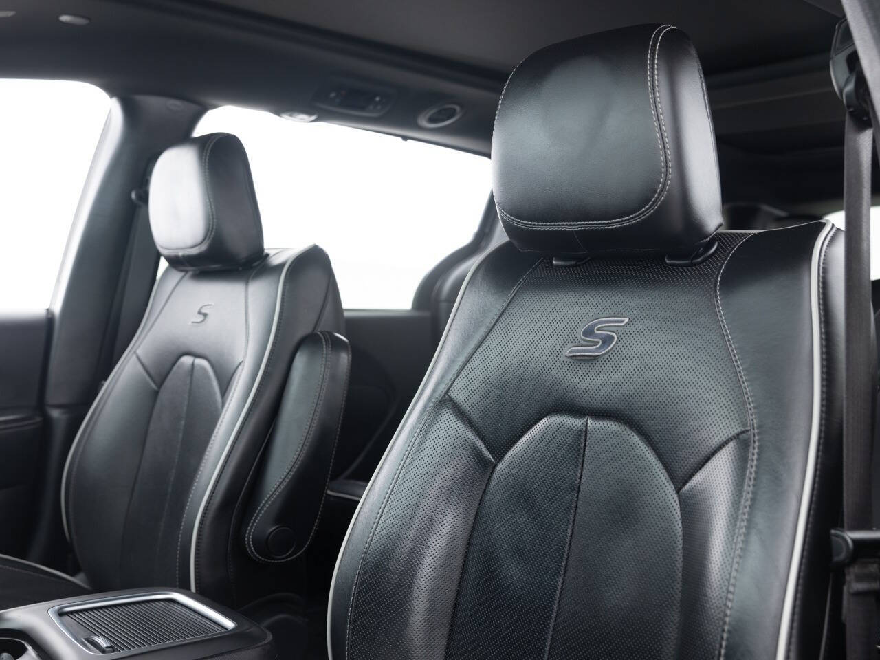 Used Car 2020 Chrysler Pacifica  Limited 4dr Mini Van For Sale Under $20,000 In Coal City, Illinois