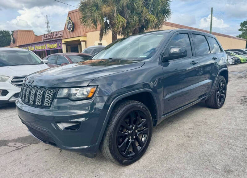 2017 Jeep Grand Cherokee Altitude's photo