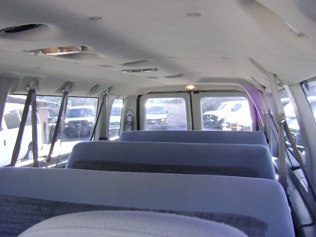 2005 Ford E-Series E-350 SD XLT