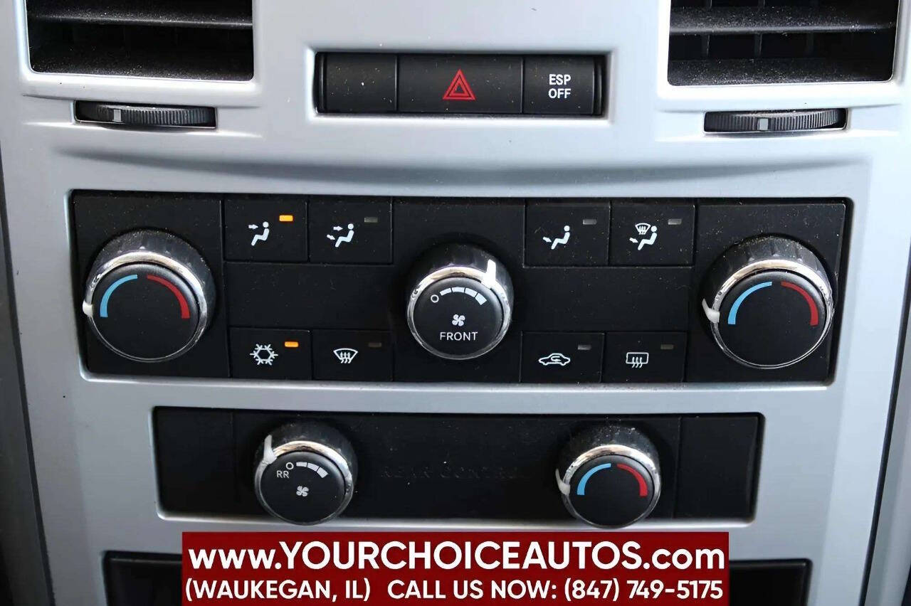 ChryslerTown and Country23