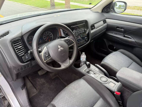 2014 Mitsubishi Outlander ES