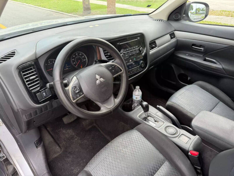 2014 Mitsubishi Outlander ES
